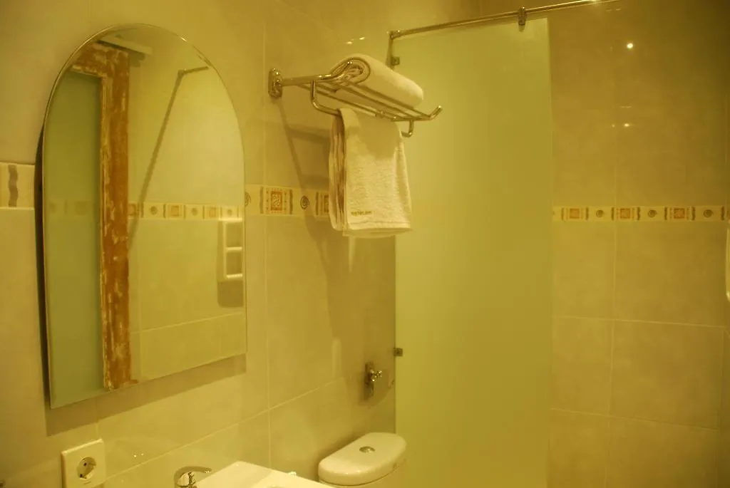 Sugiras Living Hotel Denpasar  2*, Denpasar (Bali)